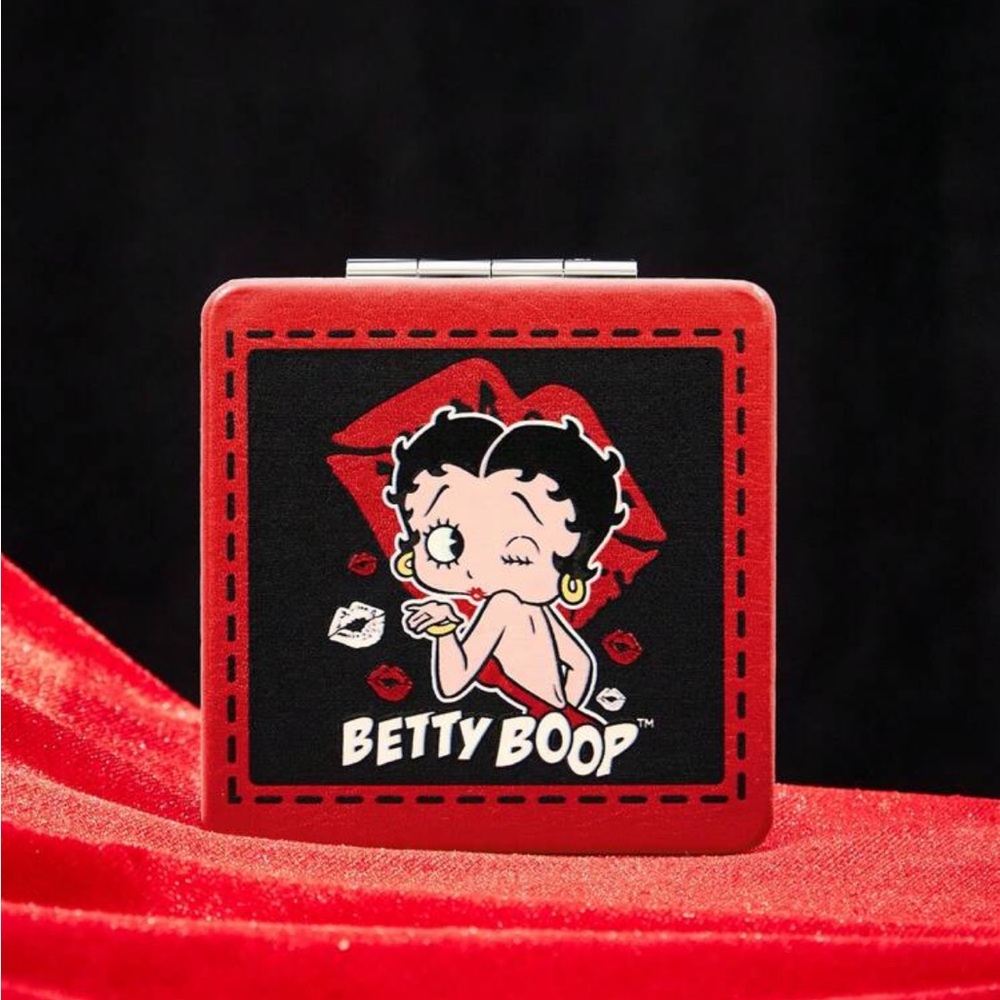 NEW Betty Boop Red Compact Mirror
